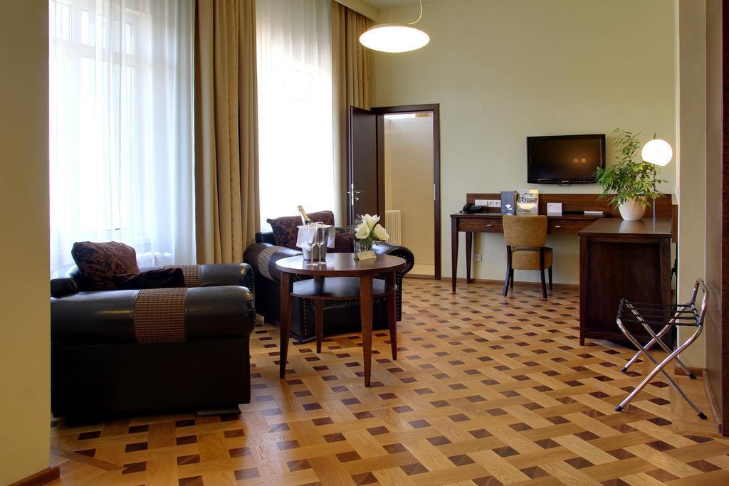 Hotel Baltaci Atrium Zlín Quarto foto